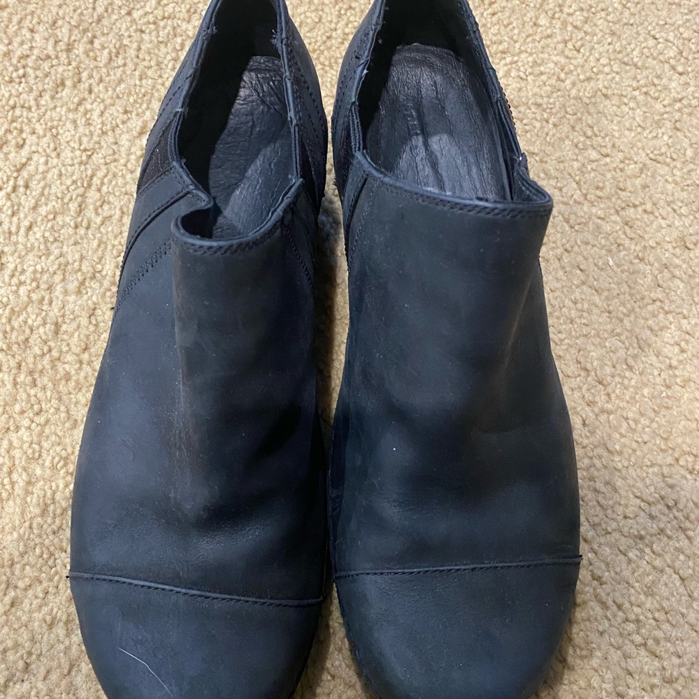 Patagonia black bootie slip on clog shoes size 9.5 near new